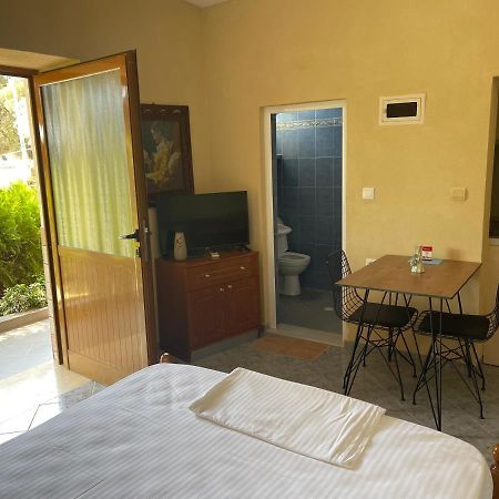 Elias Guest House Sarandë Buitenkant foto